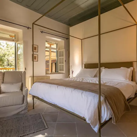 Casa Oliva 3* Tris Elies